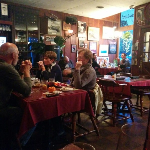 Foto tomada en Village Tavern Restaurant &amp; Inn  por Alexey S. el 10/12/2014