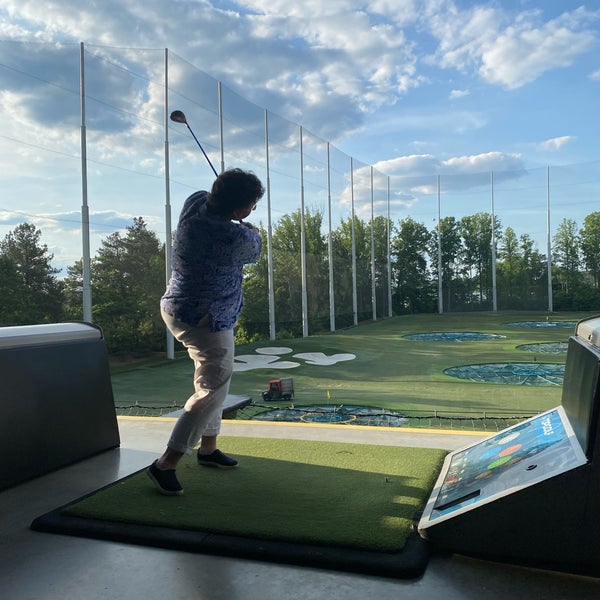 รูปภาพถ่ายที่ Topgolf โดย david j. เมื่อ 5/16/2021