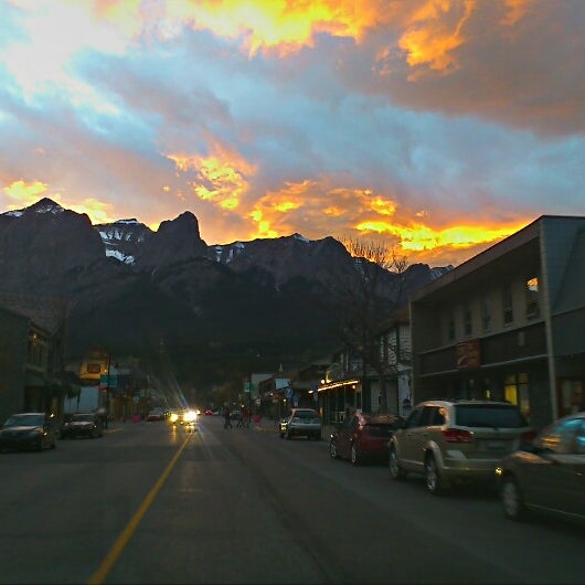 When drinking... Please do not drive! Canmore has 7 taxi companies with a rough total of 40 cars. R.C.M.P. only want you to enjoy the beats of the hotel and to take a taxi home.