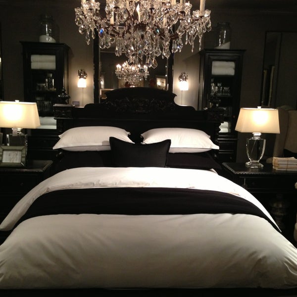 Restoration Hardware Oak Brook, IL'da fotoğraflar