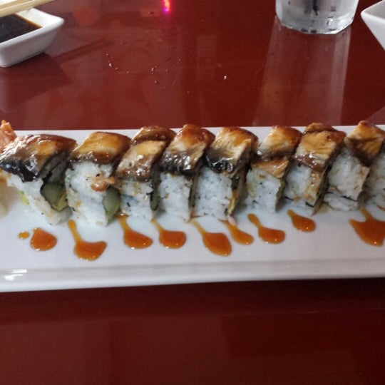 4/9/2014 tarihinde Suzanne B.ziyaretçi tarafından Kabuki Sushi Thai Tapas'de çekilen fotoğraf
