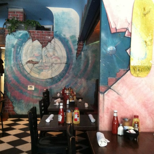 11/21/2012에 Suzanne B.님이 Luna Grill &amp; Diner에서 찍은 사진
