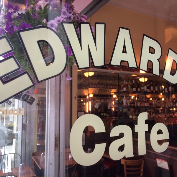 Снимок сделан в Edward&#39;s Restaurant пользователем Goran A. 6/12/2014