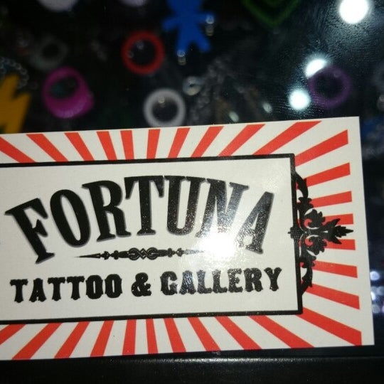 Das Foto wurde bei Fortuna Tattoo &amp; Gallery von PaOla T. am 12/22/2013 aufgenommen