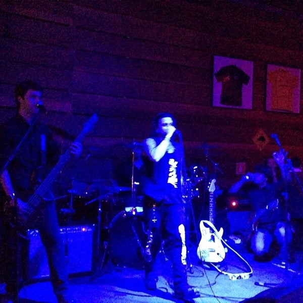 รูปภาพถ่ายที่ Ozzie Pub โดย Paulo F. เมื่อ 3/23/2013