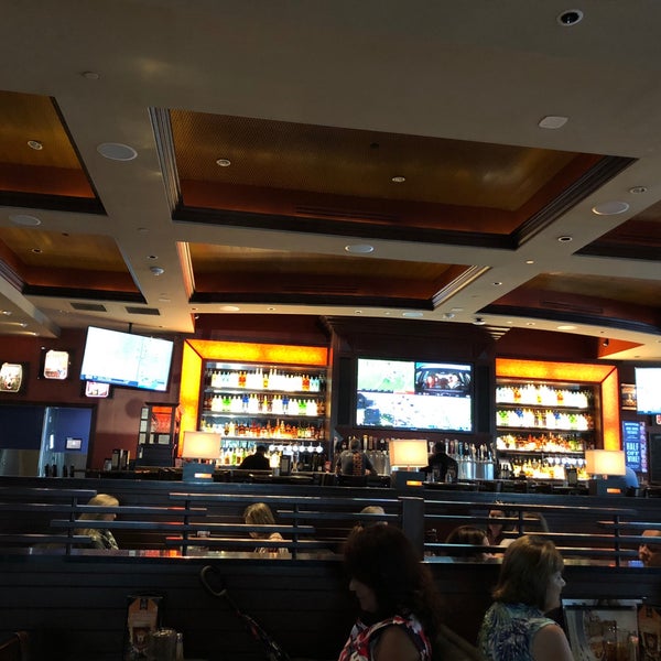 Photo taken at BJ&#39;s Restaurant &amp; Brewhouse by Paulo F. on 9/8/2018