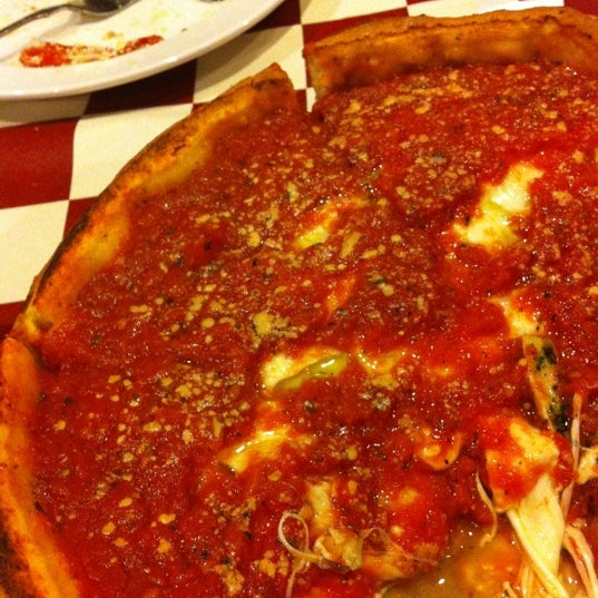 Photo taken at Giordano&#39;s by Alaa آلاء on 12/4/2012