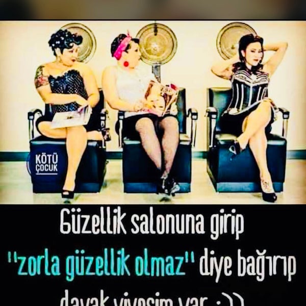 Das Foto wurde bei Black White Güzellik Salonu von Gökçen am 11/22/2017 aufgenommen
