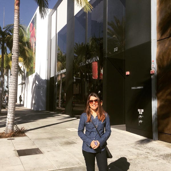 Foto diambil di Beverly Hills Drink Company oleh Manuela W. pada 11/30/2015