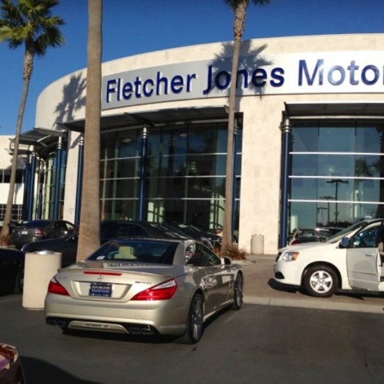 รูปภาพถ่ายที่ Fletcher Jones Motorcars โดย Diegão .. เมื่อ 1/7/2013