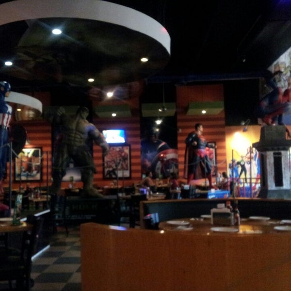 Foto scattata a Héroes Restaurant &amp; Bar da Maika R. il 4/27/2013