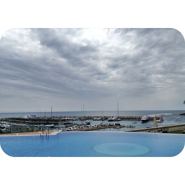 7/13/2013 tarihinde Svetlana S.ziyaretçi tarafından Hotel Port Adriano'de çekilen fotoğraf
