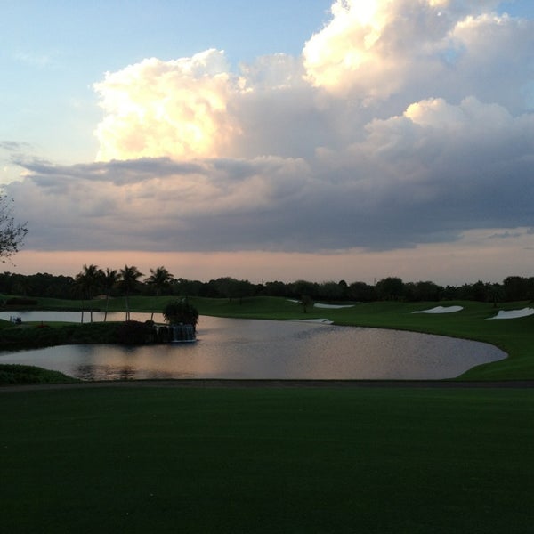 2/24/2013 tarihinde Ruan William D.ziyaretçi tarafından Trump International Golf Club, West Palm Beach'de çekilen fotoğraf