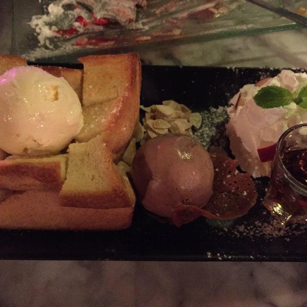 Foto tirada no(a) The Fabulous Dessert Cafe por Rawi R. em 11/2/2015