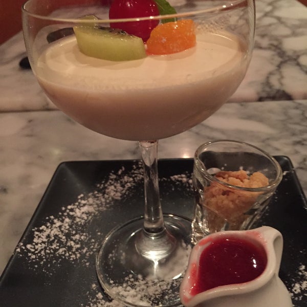 Снимок сделан в The Fabulous Dessert Cafe пользователем Rawi R. 11/6/2015