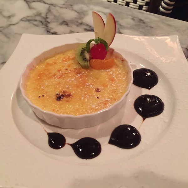 Foto diambil di The Fabulous Dessert Cafe oleh Rawi R. pada 11/6/2015
