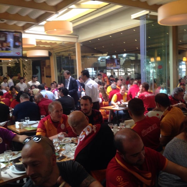 Photo taken at Mehmet Sait Restaurant by Dogukan Koc 🇹🇷 on 10/18/2014