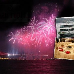 Boğaz’ın eşsiz manzarasına karşı yeni yılı kutlayın! Bosphorus Tekneleri’nde canlı müzik eşliğinde LİMİTSİZ İçkili Özel Yılbaşı Menüsü 400 TL yerine 200 TL!