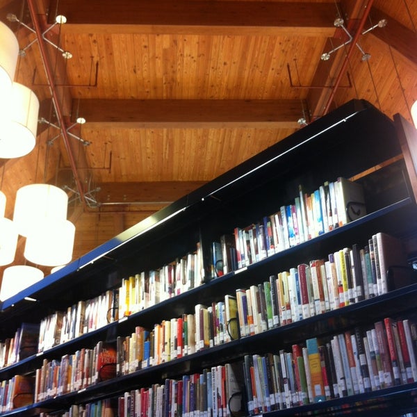 Foto tirada no(a) Frisco Public Library por Paul G. em 3/19/2013