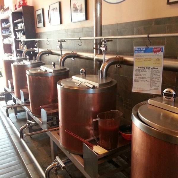 Foto diambil di Copper Kettle Brewing Company oleh Richard K. pada 3/9/2013