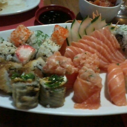 Photo taken at Sensei Lounge Sushi by Everton C. on 2/17/2013