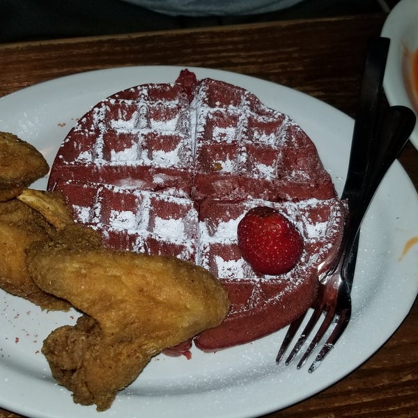 Kiki's Chicken and Waffles 7001 Parklane Rd