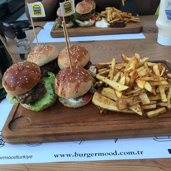 Foto scattata a Burger Mood da Emre Ö. il 10/1/2017