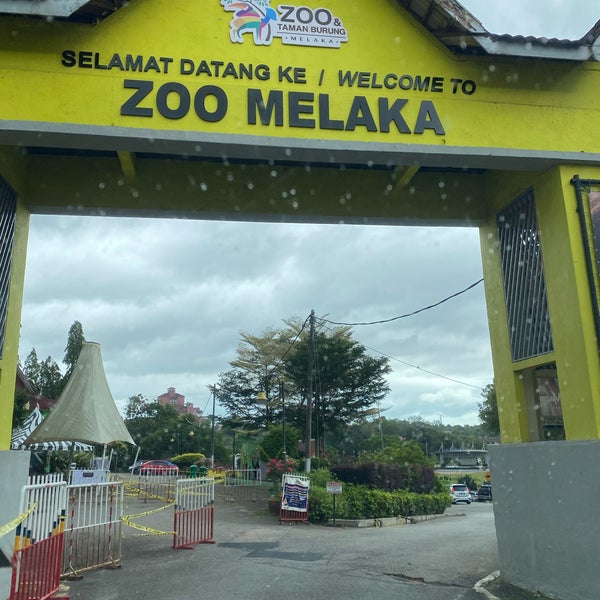 Photo taken at Zoo Melaka by Azah on 1/30/2023