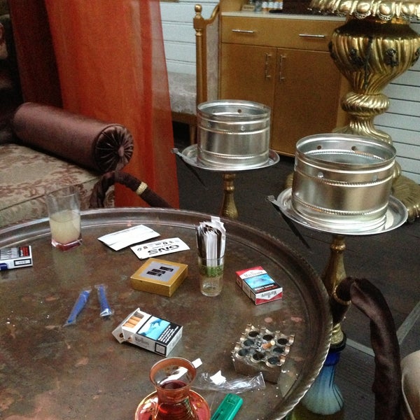 5/21/2013에 Merve A.님이 Al Fakheer Shisha Lounge에서 찍은 사진