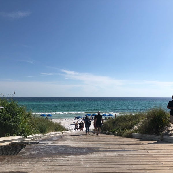 Foto scattata a Seaside Beach da Whit B. il 9/13/2019