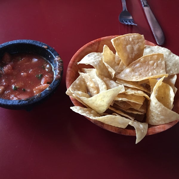 5/2/2016 tarihinde Melanie M.ziyaretçi tarafından Margaritas Mexican Restaurant'de çekilen fotoğraf