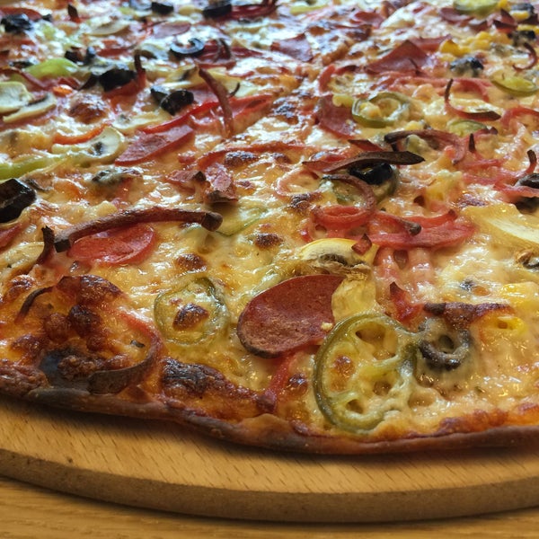 Pizza zone. Pizza zone. Металлическая табличка пицца. Металлическая табличка пицца. Ретро пицца.