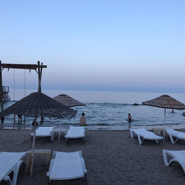Foto tirada no(a) Shaya Beach Cafe &amp; Restaurant por Betül Ş. em 6/30/2021