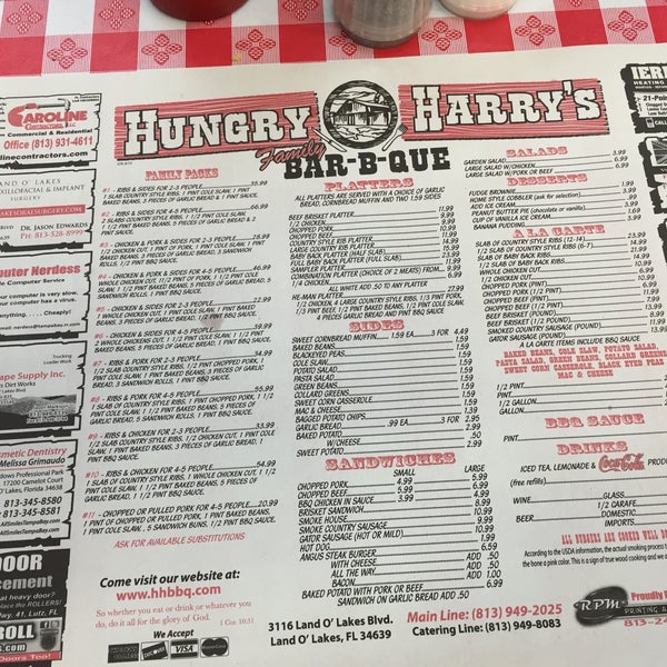 รูปภาพถ่ายที่ Hungry Harry&#39;s Famous BBQ โดย Jason B. เมื่อ 6/10/2015