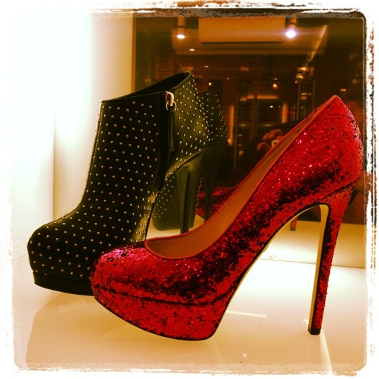 Кладовщик в бутик fabi/baldinini. Маниа грандиоза мартиросов. Мартиросов александр геннадьевич мания грандиоза. Магазины обуви mania grandiosa. Мания грандиоза какие фирмы.