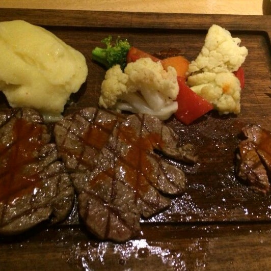 Снимок сделан в Istan&#39;bull Steakhouse пользователем Duygu T. 2/27/2014