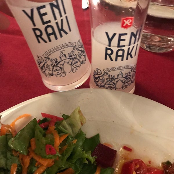 Снимок сделан в Taşplak Restaurant пользователем Handan 10/5/2018