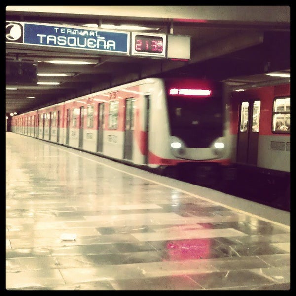 Metro Taxqueña (Línea 2) - Coyoacán, Distrito Federal