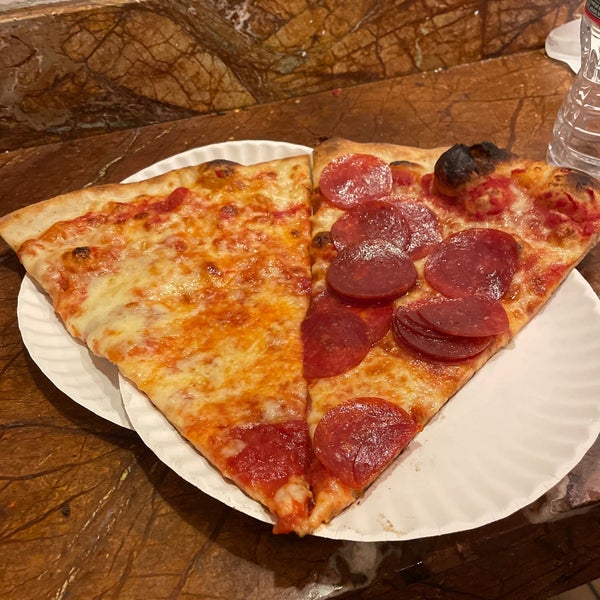 Photo taken at Joe&#39;s Pizza by Jennifer W. on 4/25/2023