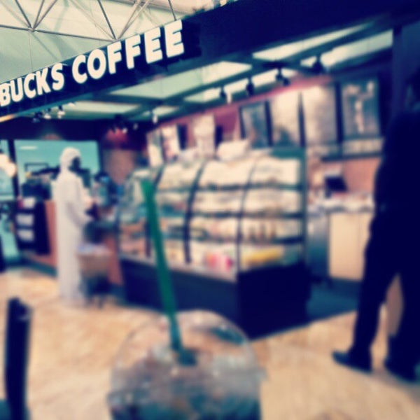 Снимок сделан в Starbucks пользователем Mariam B. 2/10/2013
