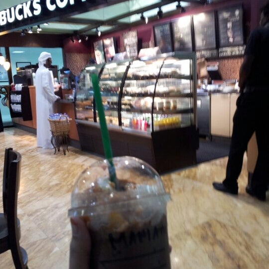 Снимок сделан в Starbucks пользователем Mariam B. 2/10/2013