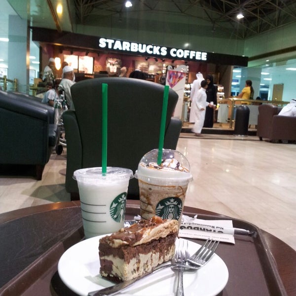 Foto tirada no(a) Starbucks por Mariam B. em 6/5/2014