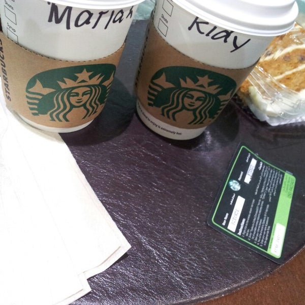 Foto tirada no(a) Starbucks por Mariam B. em 4/3/2014