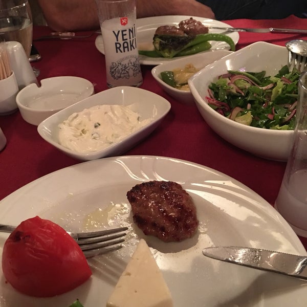 Foto tirada no(a) Taşplak Restaurant por Julide em 1/11/2018