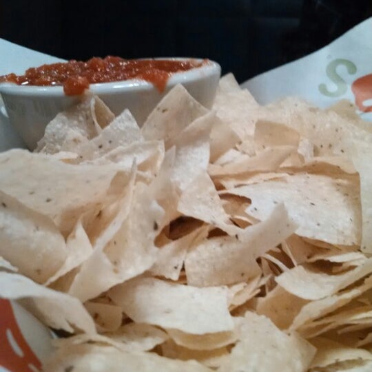 Photo taken at Chili&#39;s Grill &amp; Bar by Mandi S. on 4/16/2014