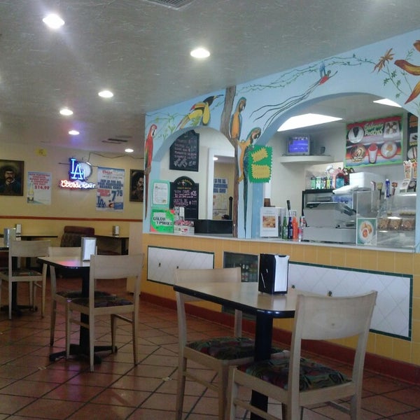 8/19/2013에 Manny S.님이 Sabroso Fine Mexican Cuisine에서 찍은 사진