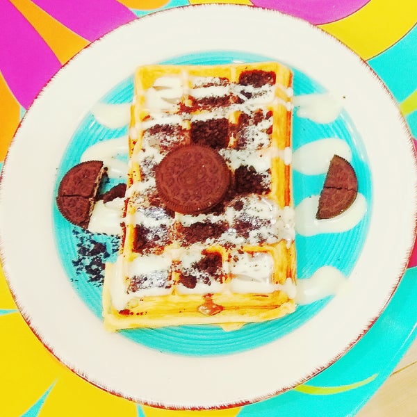 Super Tasty B&W Bisco Waffle!!! (Nutella & White Chocolate with Oreo).