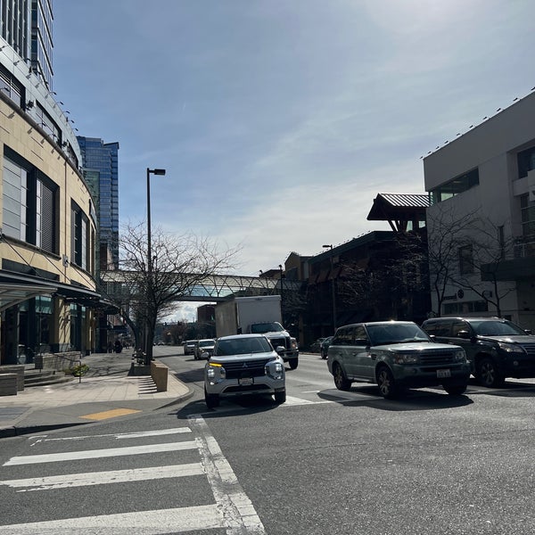 รูปภาพถ่ายที่ City of Bellevue โดย Josh v. เมื่อ 3/13/2024