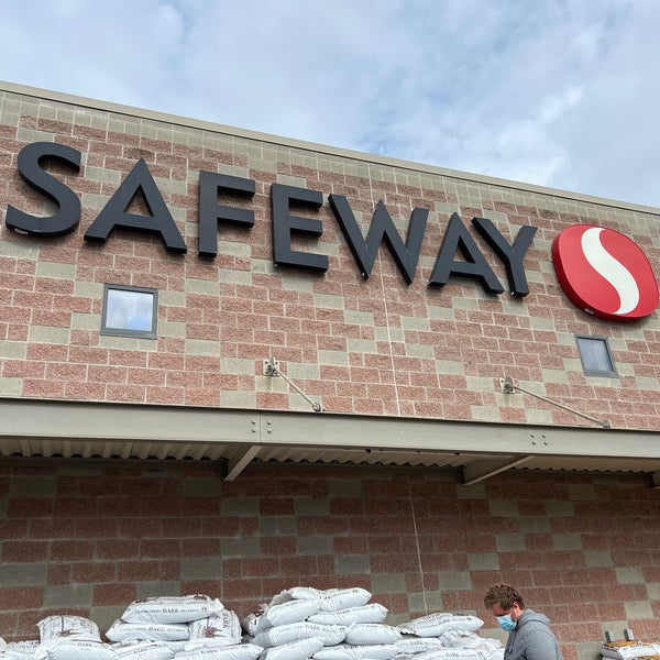 Safeway Grocery Store in South Rose Hill