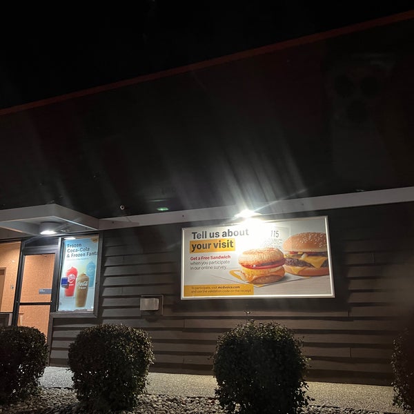 McDonald's Crossroads 8 tips from 976 visitors